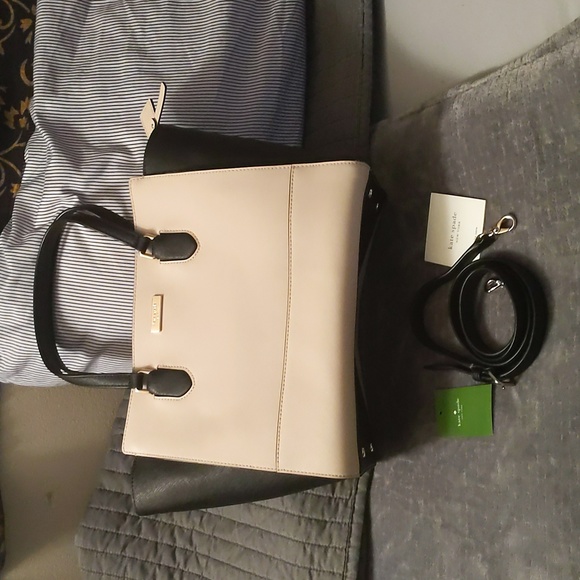 kate spade Handbags - NWT Kate Spade Hadlee in Cream and Black, Crossbody